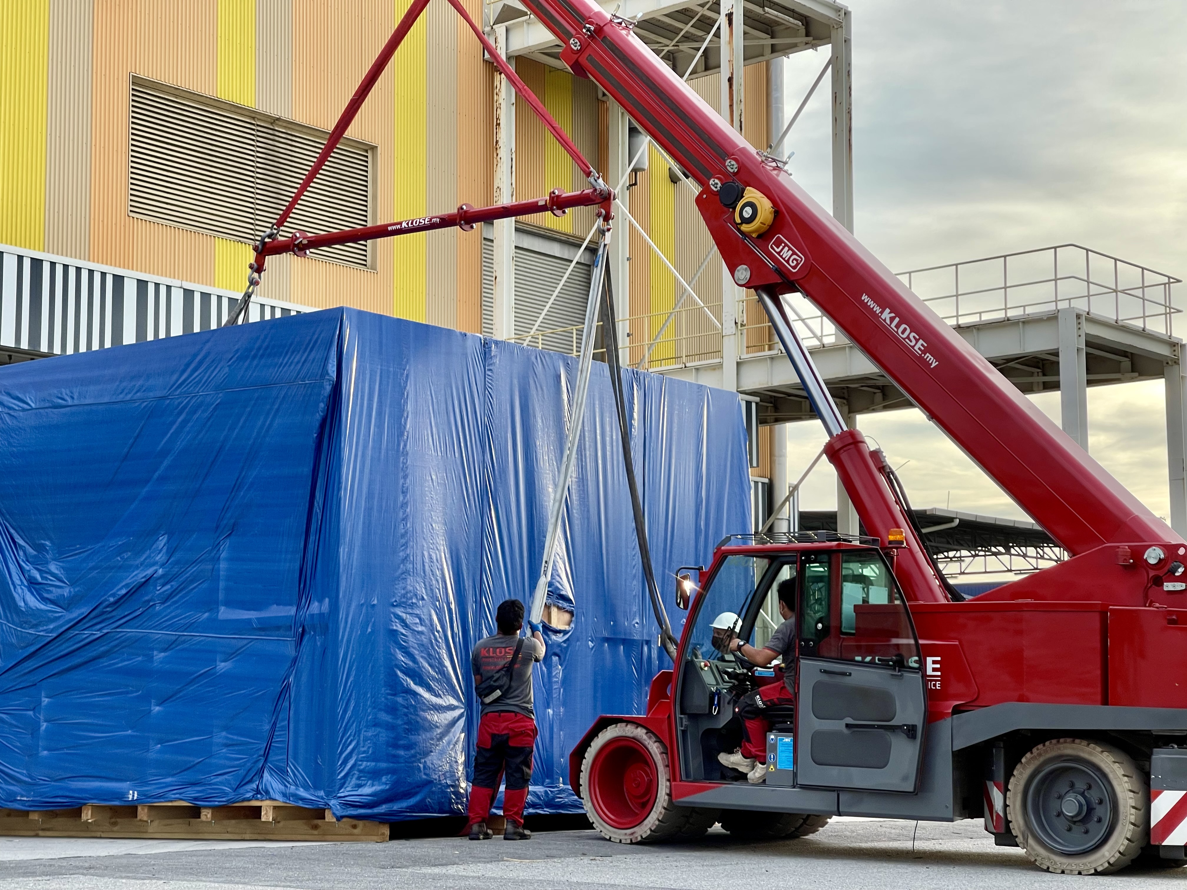 Cleanroom Move-In and Complex Rigging for Assembly